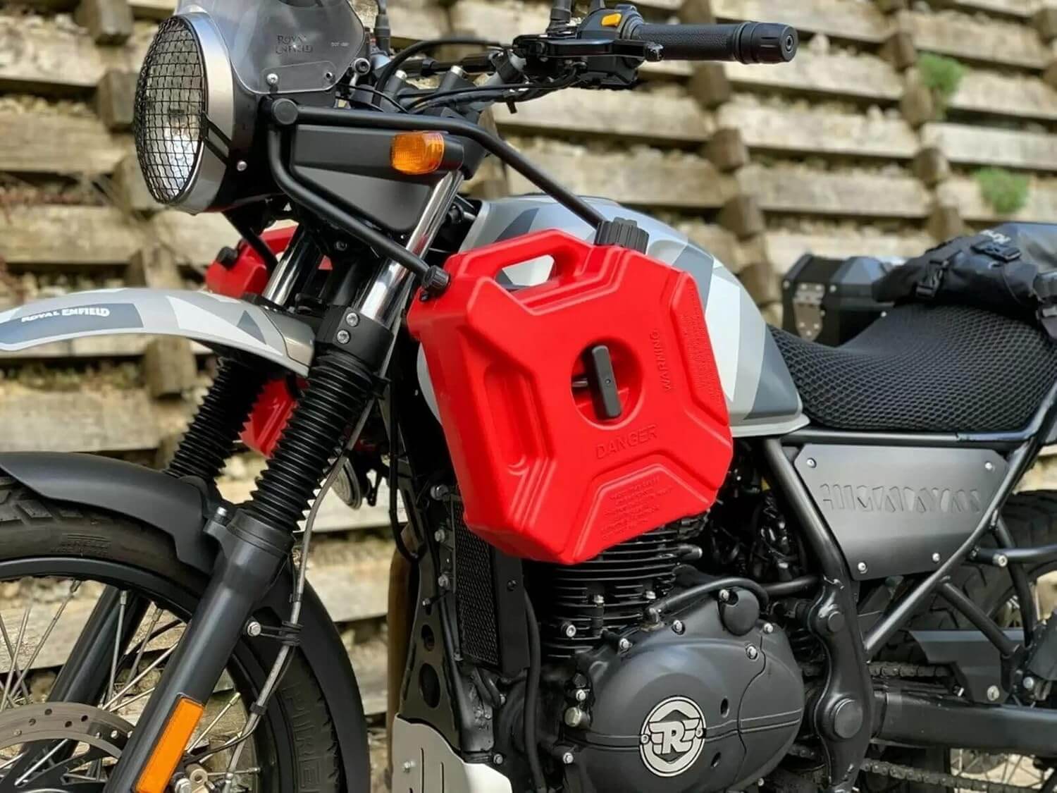 Jerrycan With Key Locking Fittings For Motorcycle and Cars in Bangalore