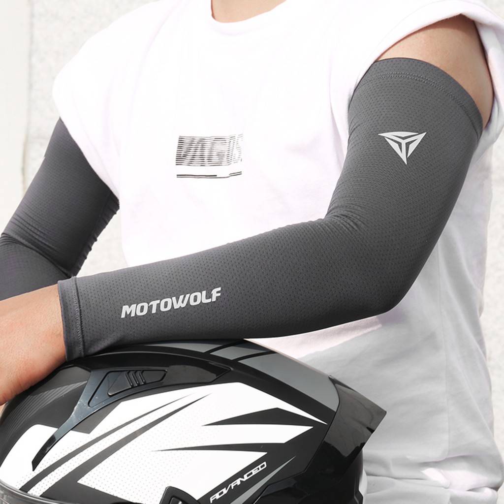 High-quality Motowolf black arm sleeves for outdoor activities in Bangalore