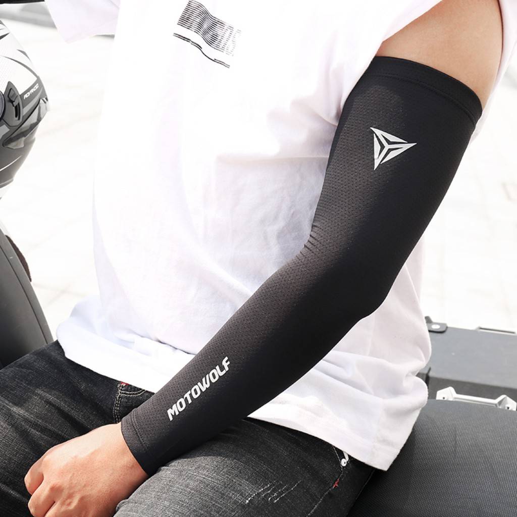 Motowolf UV protection arm sleeves (black) for long rides in Bangalore